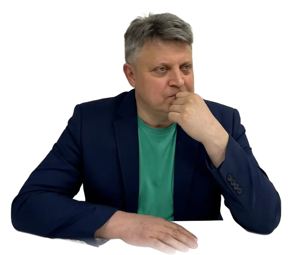 Александр Макаров внимательно слушает