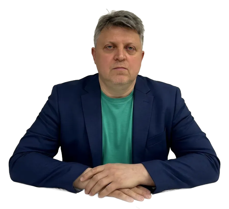 Александр Макаров за рабочим столом